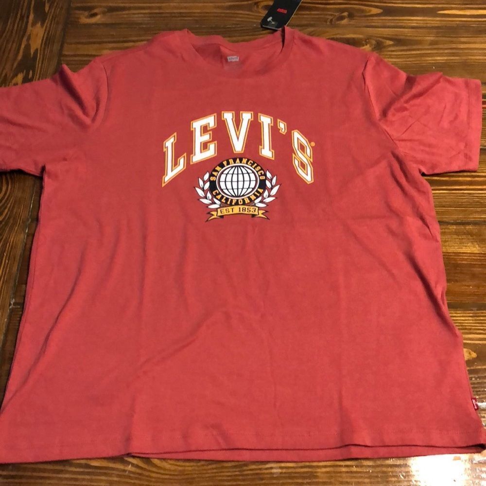 NWT Levi’s Men’s T-shirt